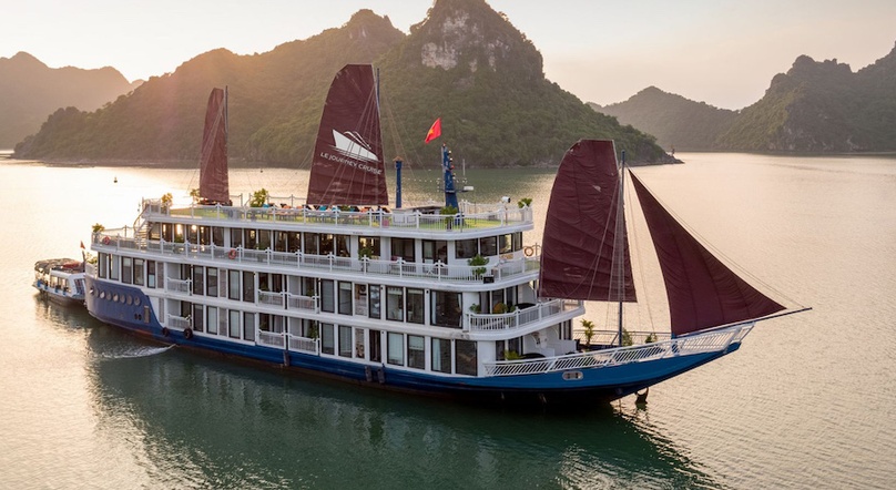 Vietnam Classic Tour (Hanoi + Halong Bay)