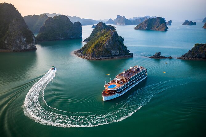 Vietnam Classic Tour (Hanoi + Halong Bay)