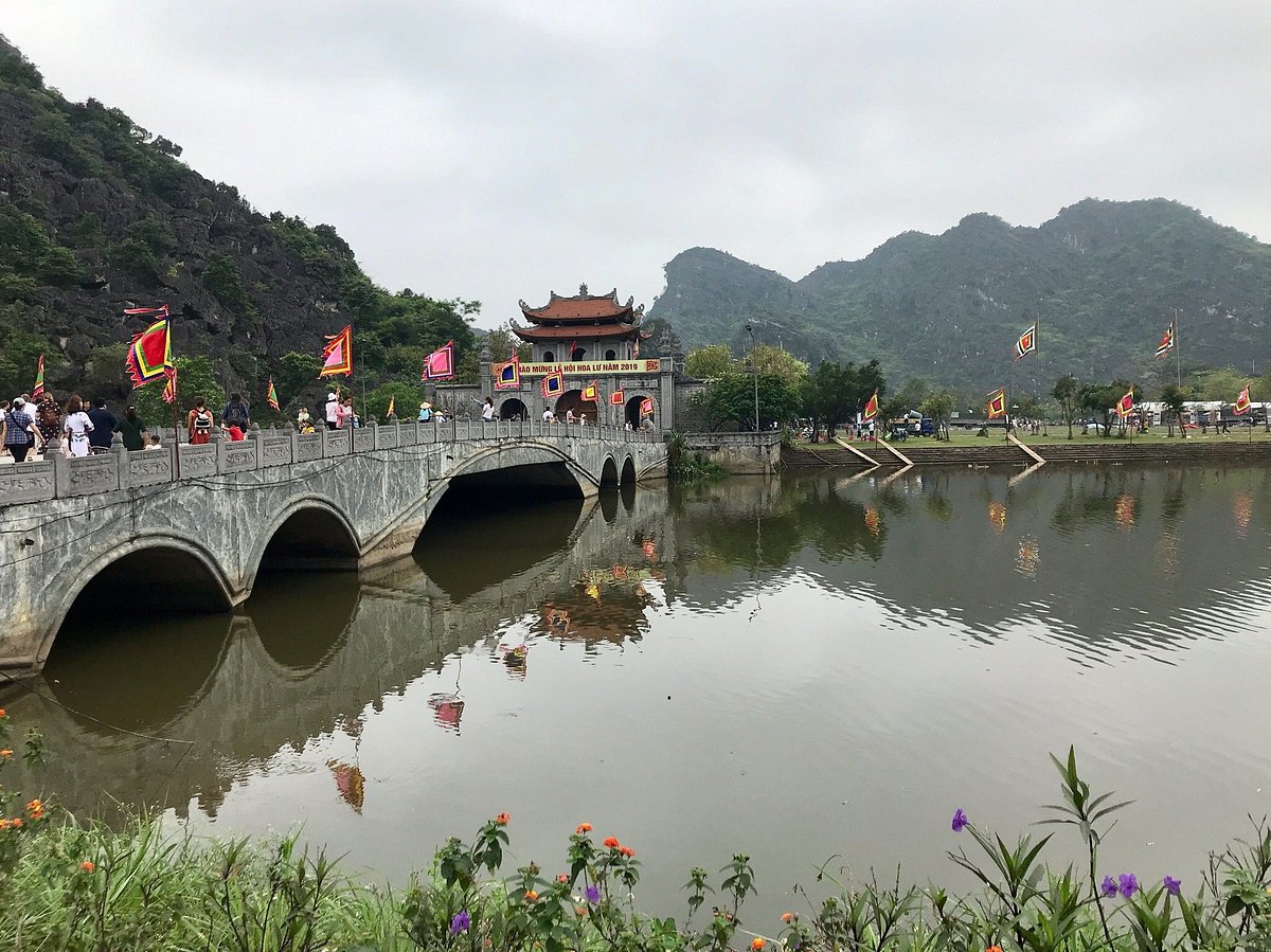 Vietnam Nature & Culture Tour (Hanoi + Ninh Binh + Halong)
